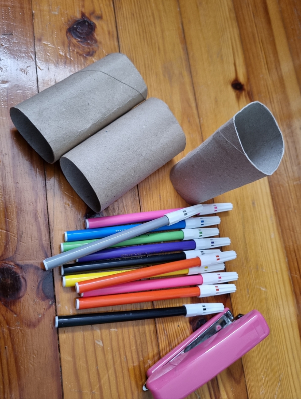 Turning toilet paper rolls into pencil holder