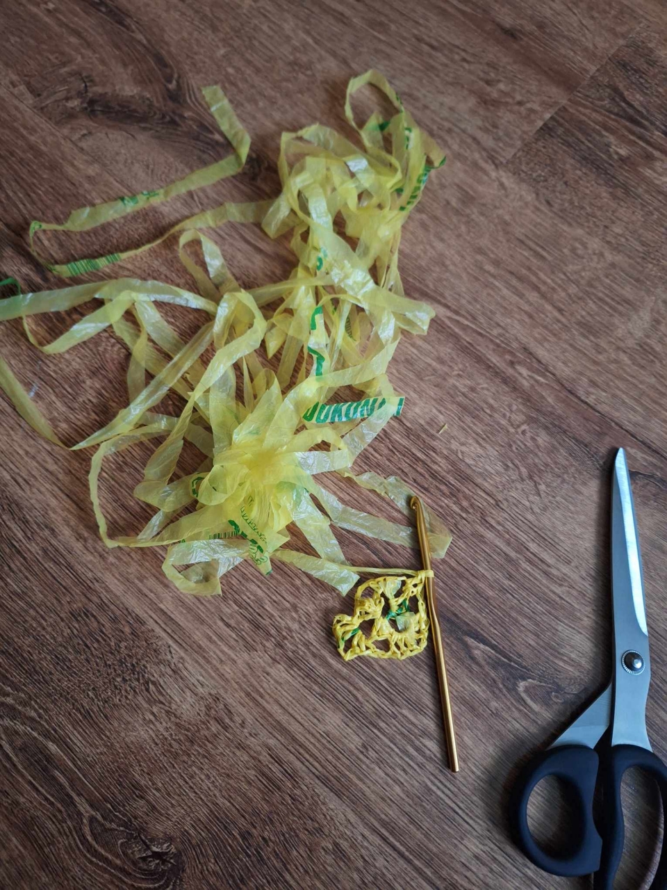 PLARN (plastic bag yarn)