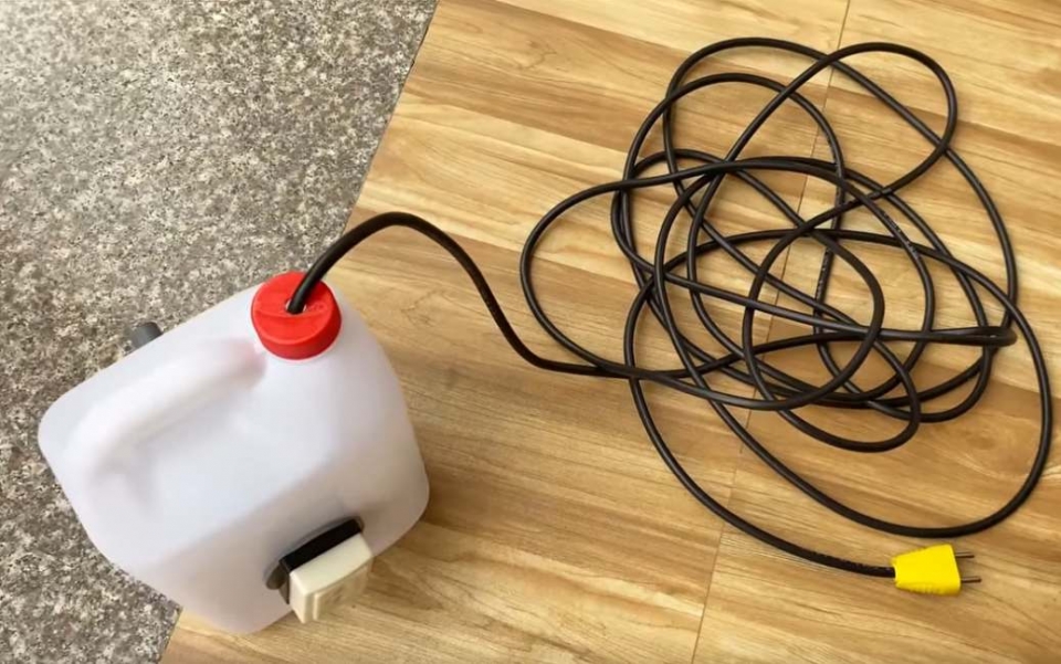 4 brilliant ideas from plastic boxes! 